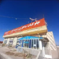 دونفر کار گر برای رستوران