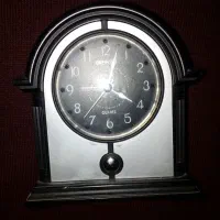 یک‌عدد‌ساعت‌عقربه‌ای‌قدیمی‌‌رومیزی