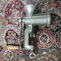 در چوبی و چرخ گوشت دستی