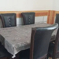 میز ناهار خوری سالم و تمیز درحدنو