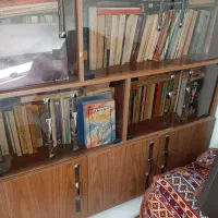 کتابخانه چوبی شیشه ای