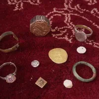 سکه و انگشتر  قدیمی  کُلکسیونی