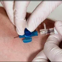 سرم تراپی و تزریقات در منزل