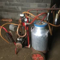 دستگاه شیردوش