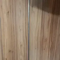 آباژور ایستاده