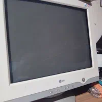 کامپیوتر الجی با میز