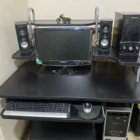 کامپیوتر با میز کاملا سالم|رایانه رومیزی|اصفهان, شیخ اشراق|دیوار