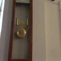 یک عدد ساعت ایستاده به فروش میرسد