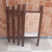 آینه و آویز لباس