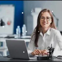 استخدام منشی و همکار خانم