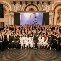 مرکز آموزش ناخن میکاپ شنیون رنگ مو مژه کراتین