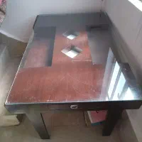 میز بدون صندلی