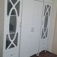 کمد و دو عدد ویترین