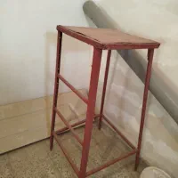 چهار پایه ورق محکم قدیمی.