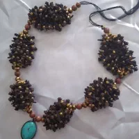 گردنبند میخکی
