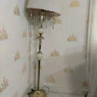 آباژور ایستاده