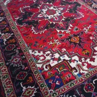 یک فرش دستباف به فروش میرسد