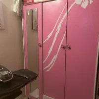 کمد و دراور نوجوان