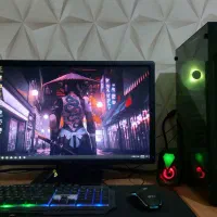 کامپیوتر با میز