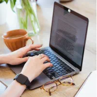 استخدام نیروی خانم برای ادمین سایت (غیرحضوری)