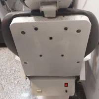 صندلی آرایشگاهی برقی، تمیز و کمکارکرد|آرایشگاه و سالنهای زیبایی|تهران, هلال احمر|دیوار