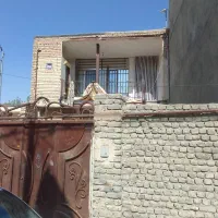 حیاط مسکونی دوطبقه