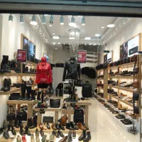 ویترین مغازه آماده با متراژ ۶۰ متری با ۱۰۰ چراغ