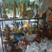 فروشنده و خریدار ظروف فلزی