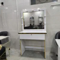 صندلی تخت شو و میز اینه|آرایشگاه و سالنهای زیبایی|بروجرد, |دیوار