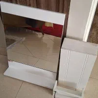 آینه و باکس روشویی و شلف جای شامپو