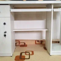 میز کامپیوتر در حد نو