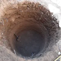 چاه کنی ومته زنی|خدمات پیشه و مهارت|مراغه, |دیوار