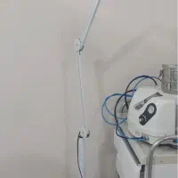 چراغ لوپ پایه‌دار و ذره‌بین دار