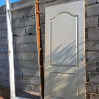 درب چوبی با چارچوب