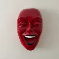 مجسمه و دیوار کوب طرح خنده