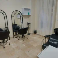 اجاره اتاق ۹ متری و تخت و صندلی در سالن زیبایی|اجارهٔ دفتر کار، اتاق اداری، مطب|کرج, عظیمیه|دیوار