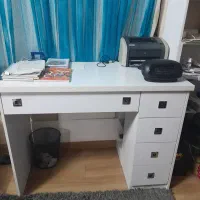 میز تحریر سفید