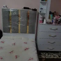 تخت خواب و میز آرایشی