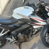 موتور NS200 سالم و بدون هیچ خط خش