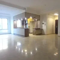 ۱۱۵متر۲خوابه تخلیه روبه آفتاب ۸ساله درحال نقاشی