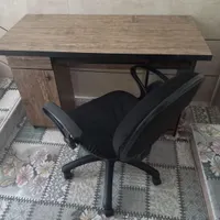 فروش یک عدد میز تحریر و کامپیوتر با صندلی چرخ دار