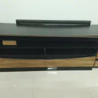 میز تلوزیون بسیار محکم سالم وشیک ..قیمت مناسب