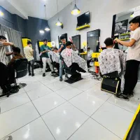 استادکار ماهر آرایشگر سن زیر ۲۵سال
