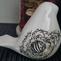 آیه نوشته شده روی مجسمه پرنده