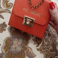 کیف و لاک ژل و قلمو آرایشی
