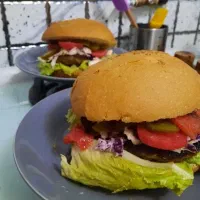 نیرو خانم کار در کافه رستوران
