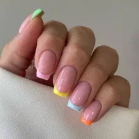 خدمات  کاشت ناخن