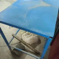 چهار عدد میز فلزی رنگ شده در ابعاد مختلف