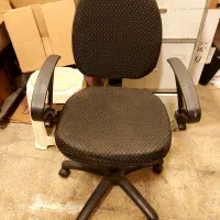 صندلی چرخدار و جکدار درحد نو خیلی کم کار