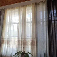 پرده با والان سالم و‌تمیز